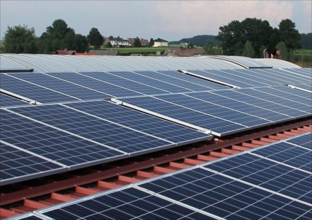 太陽光パネルと蓄電池を利用すると生活はどう変わる？
